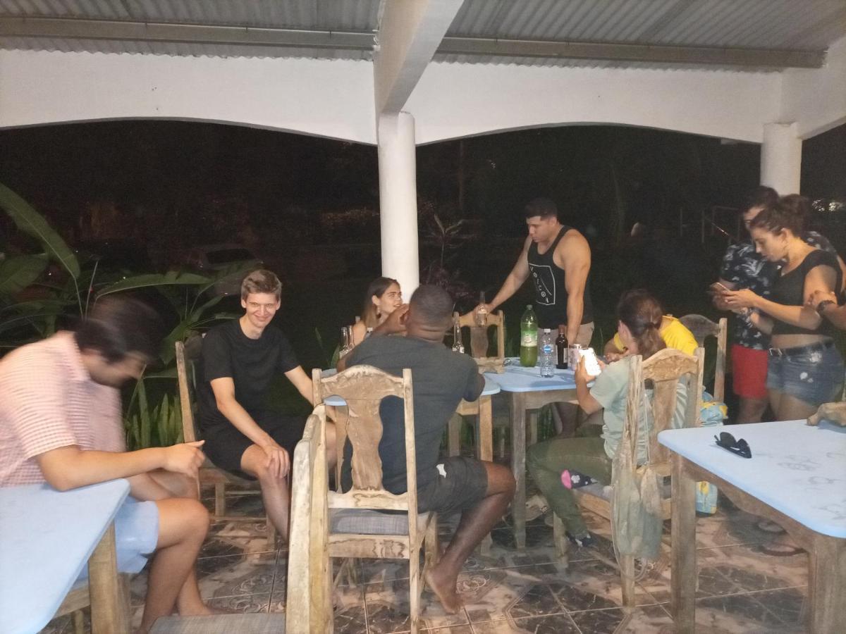 Hostal Y Restaurante Los Tecales La Coca Eksteriør billede