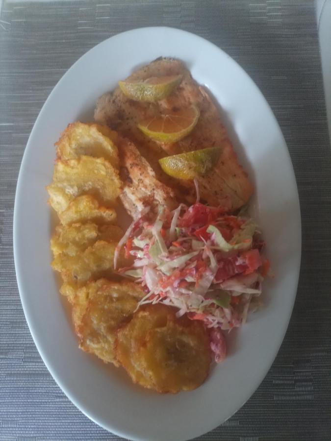 Hostal Y Restaurante Los Tecales La Coca Eksteriør billede