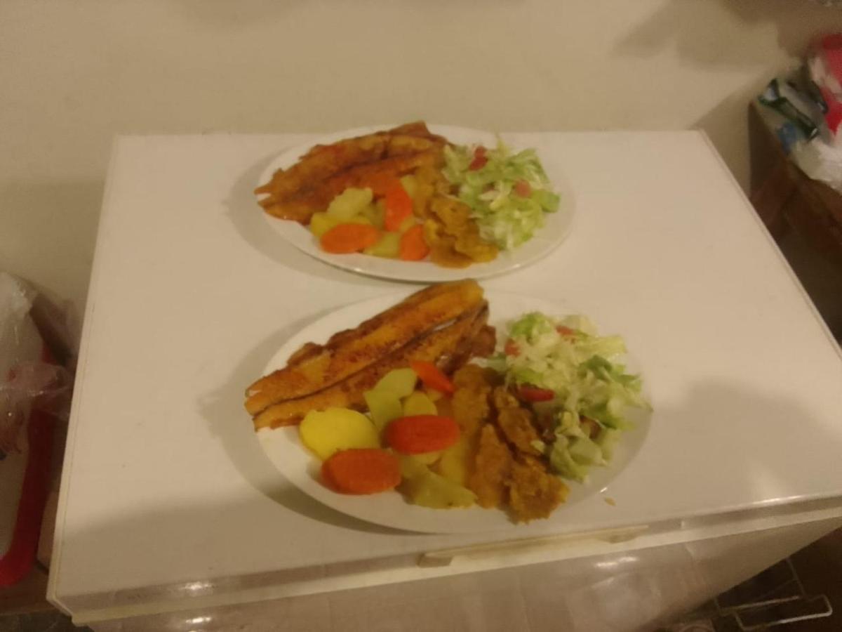 Hostal Y Restaurante Los Tecales La Coca Eksteriør billede