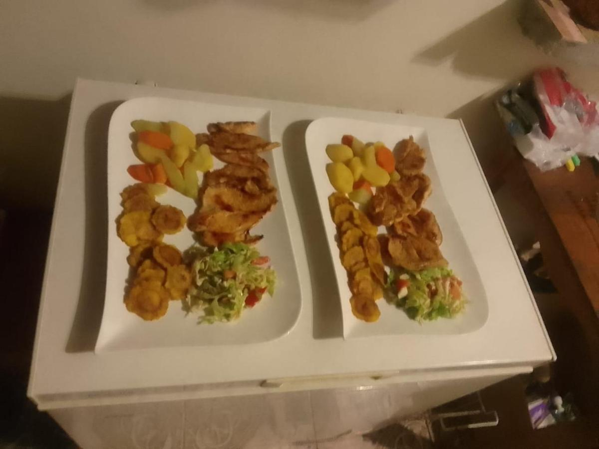 Hostal Y Restaurante Los Tecales La Coca Eksteriør billede