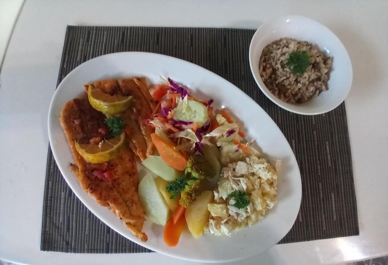 Hostal Y Restaurante Los Tecales La Coca Eksteriør billede
