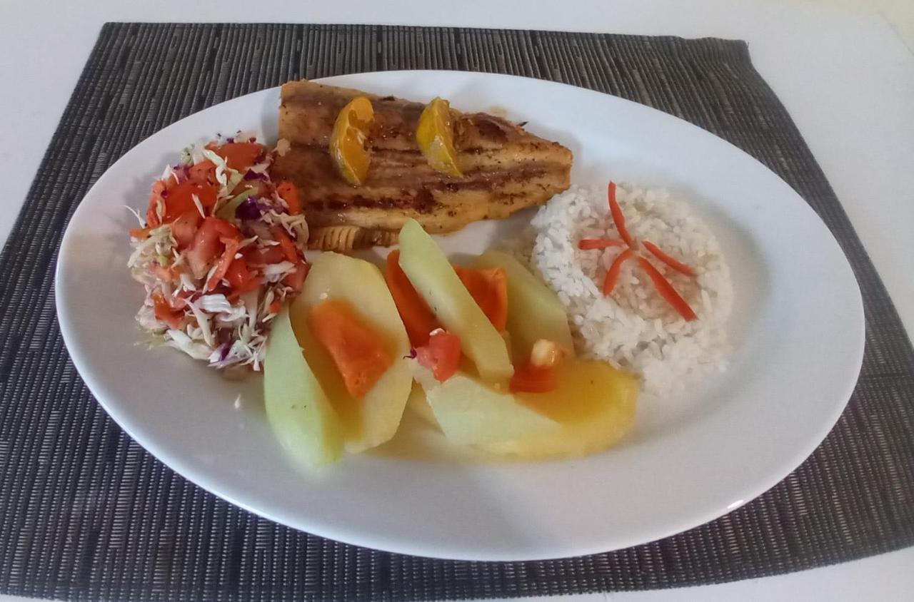 Hostal Y Restaurante Los Tecales La Coca Eksteriør billede